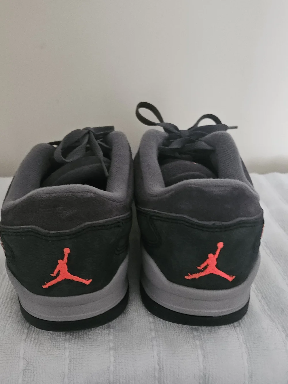 Jordan Flight Court Men’s Size 10 Low Top Dark Grey Infrared HF3255-003
